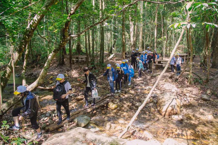 Hoạt động trải nghiệm tạo điều kiện cho học sinh có điều kiện tiếp xúc với thực tế cuộc sống, làm phong phú thêm kiến thức cá nhân. Ảnh: Hoàng Phương