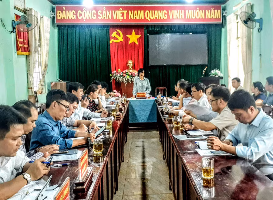 Quang cảnh buổi làm việc. Ảnh: Hoàng Viên