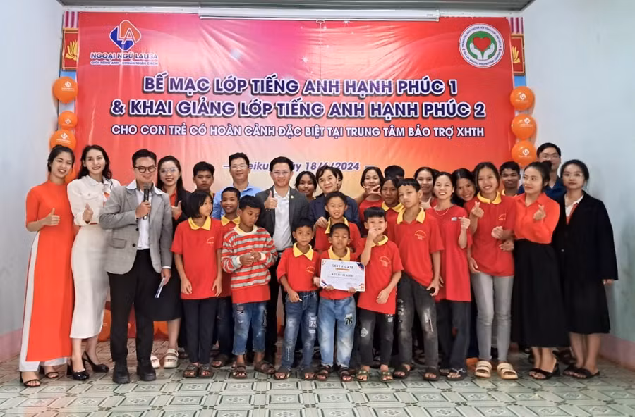 Quang cảnh buổi khai giảng lớp Tiếng anh hạnh phúc 2 tại Trung tâm Bảo trợ xã hội tổng hợp tỉnh. Ảnh: H.Đ.T