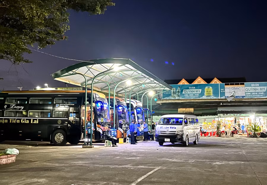UBND tỉnh quy định mức giá mới đối với xe ra, vào bến xe trên địa bàn. Ảnh: Phương Vi
