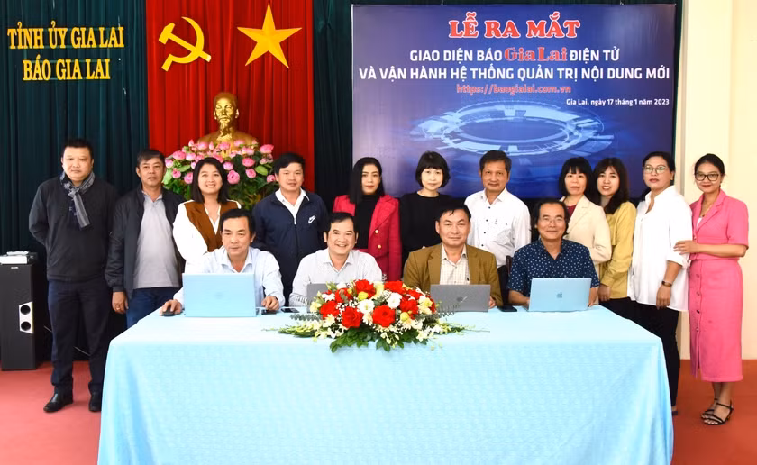 Báo Gia Lai điện tử ra mắt giao diện và vận hành hệ thống quản trị nội dung mới vào đầu năm 2023. Ảnh: Đức Thụy