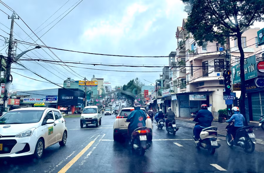 Dự báo trong 24 giờ tiếp theo, trên địa bàn tỉnh tiếp tục có mưa vừa, mưa to, có nơi mưa rất to và rải rác có giông.