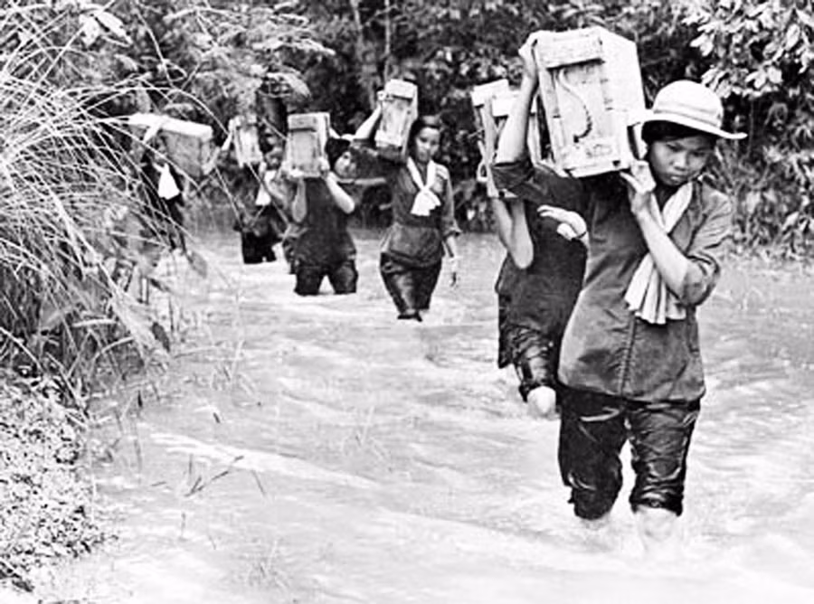 Thanh niên xung phong khi xét khen thưởng được cộng dồn thời gian tham gia công tác. Ảnh nguồn Báo Điện tử Chính phủ