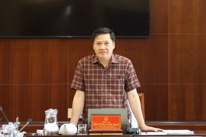 Đồng chí Trương Văn Đạt- Ủy viên Ban Thường vụ Tỉnh ủy, Phó Chủ tịch Thường trực HĐND tỉnh, Trưởng Đoàn giám sát phát biểu chỉ đạo tại buổi làm việc. Ảnh: Tiến Sỹ