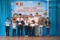 Tiếp sức học sinh vùng biên xã Ia Dom đến trường 