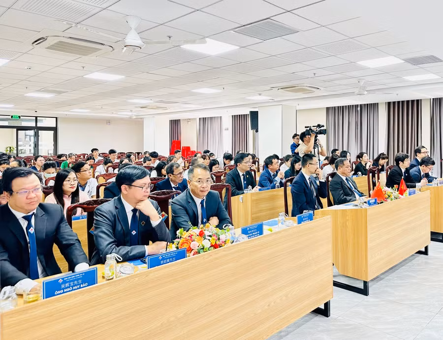 benh-vien-hung-vuong-gia-lai-hop-tac-voi-doi-tac-trung-quoc-ho-tro-dieu-tri-ung-thu.jpg