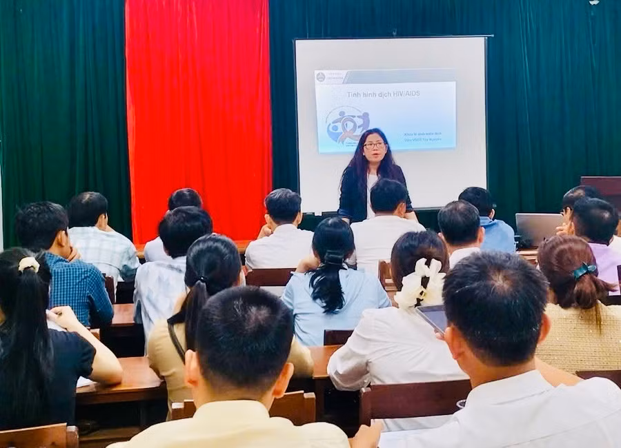gia-lai-nang-chat-luong-xet-nghiem-hiv-trong-boi-canh-dich-co-xu-huong-tre-hoa.jpg