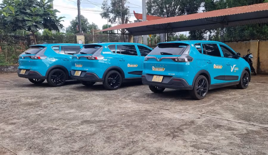 3-xe-taxi-dang-tam-giu-tai-cong-an-phuong-de-phuc-vu-cong-tac-dieu-tra-1.jpg