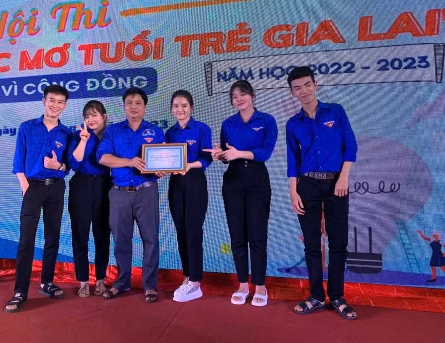 anh-1-danh-bia-trai-luon-nang-no-trong-cac-cong-tac-doan-hoi-cua-truong-thpt-ha-huy-tap-huyen-kong-chro-anh-nvcc.jpg