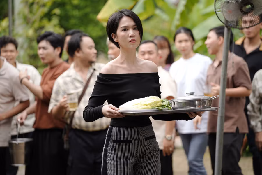 Chị dâu của Khương Ngọc cũng góp mặt trong danh sách 12 phim Việt dự thi. Tác phẩm quy tụ dàn diễn viên như Việt Hương, Hồng Đào, Đinh Y Nhung, Lê Khánh, Ngọc Trinh… mang lại câu chuyện thú vị về mối quan hệ chị dâu - em chồng. Theo số liệu tham khảo của Box Office Vietnam, tác phẩm này thu về hơn 113 tỉ đồng