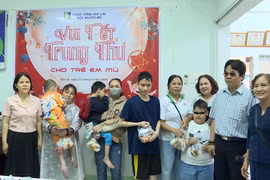 Gia Lai: Tặng quà Trung thu cho 110 trẻ em mù