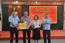 Phó Bí thư Thường trực Tỉnh ủy Gia Lai Rah Lan Chung thăm, tặng quà nhân dịp 27-7