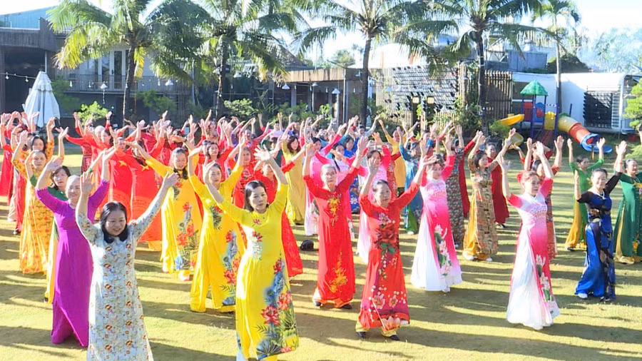 gan-200-hoi-vien-phu-nu-phuong-thong-nhat-tham-gia-dong-dien-dan-vu.jpg