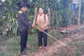 Gia đình chị Rơ Châm Hưnh (làng O Sơr, xã Ia Kênh) được hỗ trợ 1 máy cắt cỏ làm sinh kế để vươn lên thoát nghèo. Ảnh: N.D