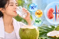Nước dừa tốt cho sức khỏe, người bệnh thận lưu ý gì khi uống?