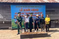Lãnh đạo Bộ Chỉ huy Bộ đội Biên phòng tỉnh phối hợp cùng chính quyền địa phương khởi công xây dựng nhà thuộc chương trình xóa nhà tạm, nhà dột nát trên khu vực biên giới. Ảnh: T.D