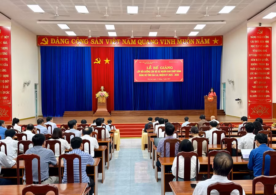 quang-canh-le-be-giang-lop-boi-duong-can-bo-du-nguon-ban-chap-hanh-dang-bo-tinh-gia-lai-nhiem-ky-2025-2030-anh-ha-duy.jpg