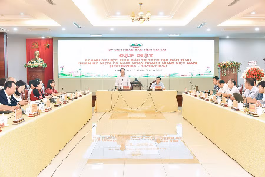 lanh-dao-tinh-gap-mat-cac-doanh-nghiep-doanh-nhan-tieu-bieu-nhan-ngay-doanh-nhan-viet-nam-13-10-anh-duc-thuy1-9110.jpg