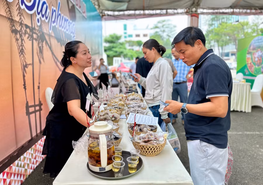 cac-loai-tra-duoc-lieu-dong-y-co-phuong-cua-cong-ty-tnhh-mer-mot-doanh-nghiep-khach-moi-den-tu-tp-ho-chi-minh-cung-thu-hut-duoc-nhieu-su-chu-y-anh-ha-duy.jpg