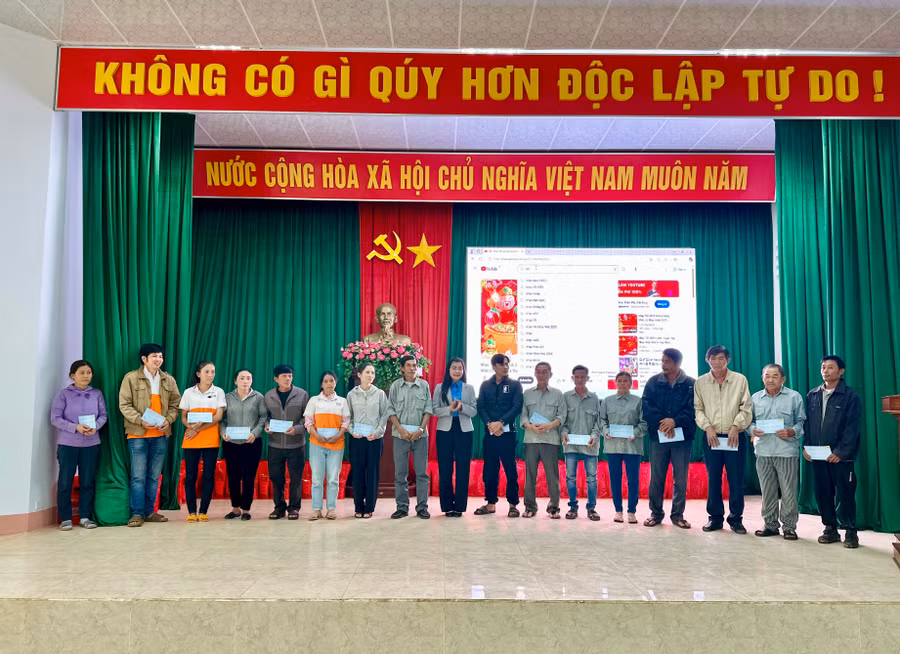 gan-130-suat-qua-tet-cho-doan-vien-nguoi-lao-dong-tai-khu-cong-nghiep-tra-da-anh-ha-duy.jpg