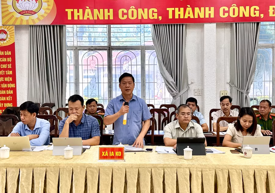 chu-tich-ubnd-xa-ia-ko-nguyen-cong-hoa-bao-cao-tai-buoi-lam-viec-anh-ha-duy.jpg