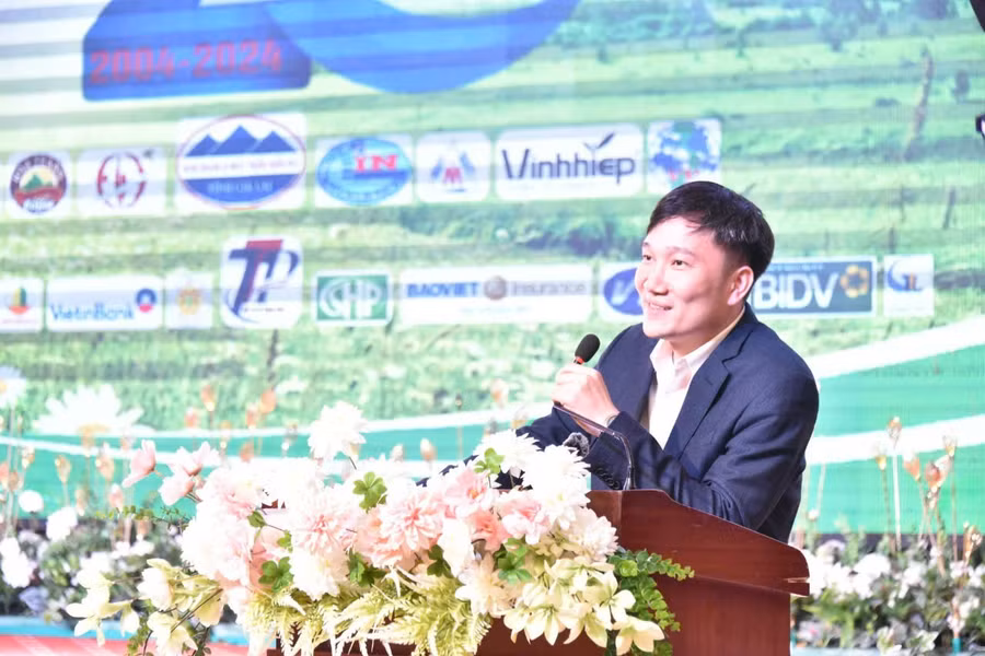 pho-chu-tich-ubnd-tinh-nguyen-tuan-anh-phat-bieu-chuc-mung-cac-doanh-nhan-nhan-ky-niem-20-nam-ngay-doanh-nhan-viet-nam-anh-duc-thuy-8222.jpg