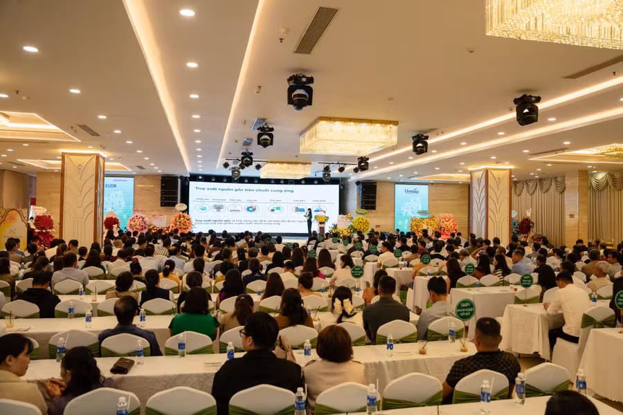 quang-canh-hoi-thao-anh-hd.jpg