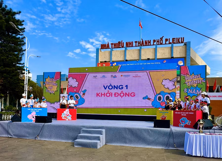 cac-doi-thi-dai-dien-cho-3-tinh-yen-bai-quang-ngai-va-gia-lai-tham-gia-cuoc-thi-sieu-nhi-an-toan-anh-ha-duy.jpg
