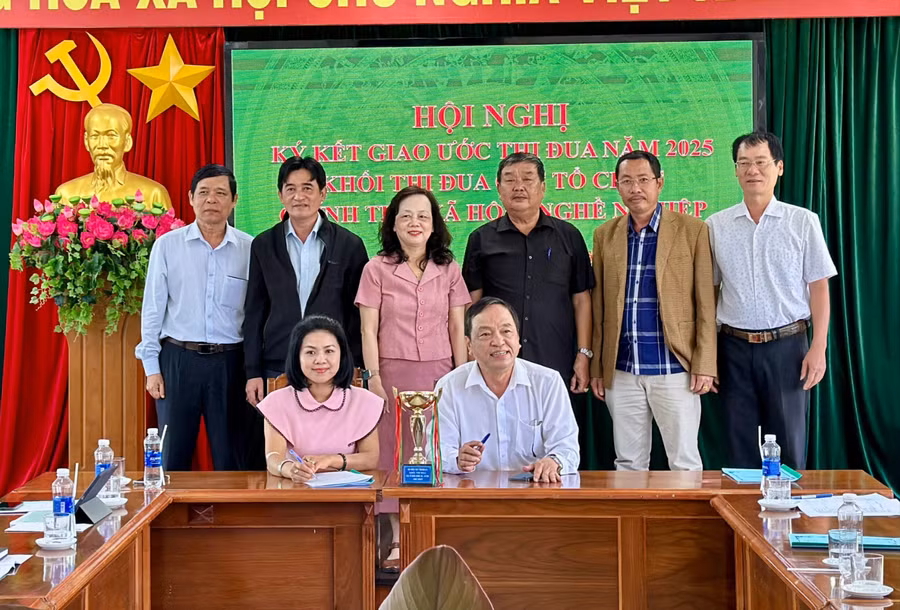 cac-don-vi-thanh-vien-thuoc-khoi-da-ban-bac-thong-nhat-ke-hoach-hoat-dong-quy-che-hoat-dong-va-cong-tac-thi-dua-khen-thuong-nam-2025-dong-thoi-tien-hanh-ky-ket-giao-uoc-thi-dua-nam-2025-anh-ha-duy-2795.jpg