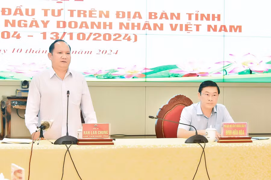 pho-bi-thu-tinh-uy-chu-tich-ubnd-tinh-rah-lan-chung-phat-bieu-tai-buoi-gap-mat-anh-duc-thuy-2763.jpg