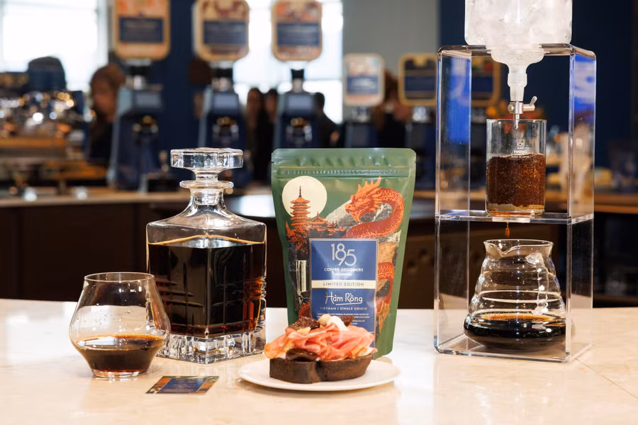 fine-robusta-ham-rong-gia-lai-duoc-trung-bay-trong-khong-gian-bo-suu-tap-cao-cap-1895-coffee-designers-by-lavazza-tai-turin-italy.jpg