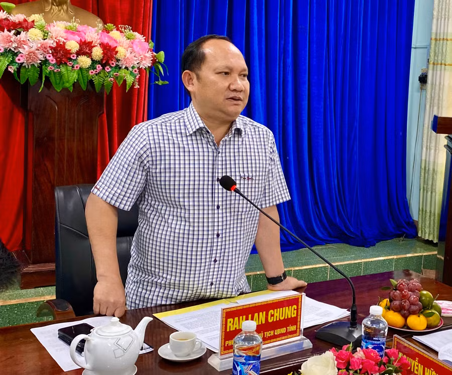 dong-chi-pho-bi-thu-tinh-uy-chu-tich-ubnd-tinh-rah-lan-chung-ket-luan-tai-buoi-lam-viec-anh-ha-duy.jpg