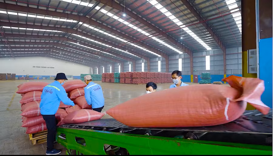 kho-tap-ket-san-pham-ca-phe-cua-cong-ty-tnhh-vinh-hiep-tai-khu-cong-nghiep-tra-da-anh-ha-duy.png