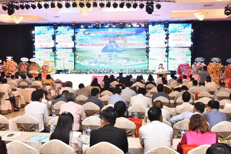 hiep-hoi-doanh-nghiep-tinh-to-chuc-gap-mat-cac-doanh-nghiep-hoi-vien-tieu-bieu-nhan-ky-niem-20-nam-ngay-doanh-nhan-viet-nam-13-10-anh-duc-thuy-176.jpg