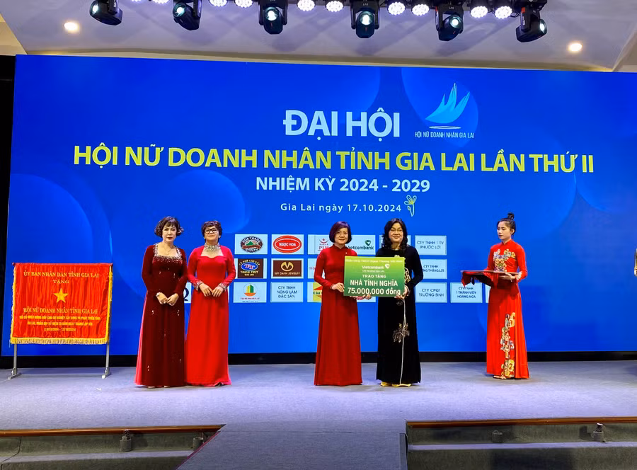 ngan-hang-vietcombank-chi-nhanh-gia-lai-ung-ho-kinh-phi-lam-nha-tinh-nghia-cho-hoi-nu-doanh-nhan-tinh-gia-lai-anh-ha-duy-7631.jpg