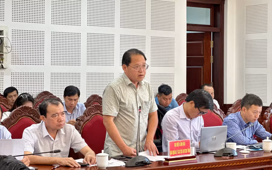 dai-dien-ban-quan-ly-du-an-cac-cong-trinh-giao-thong-va-dan-dung-bao-cao-tai-buoi-lam-viec-anh-ha-duy-4692.jpg