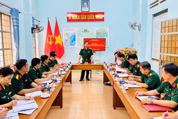 Khảo sát công tác quân sự, quốc phòng và xây dựng Đảng tại Chi bộ Quân sự phường Pleiku