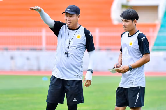 Ông Hứa Hiền Vinh làm HLV trưởng CLB Quy Nhơn United