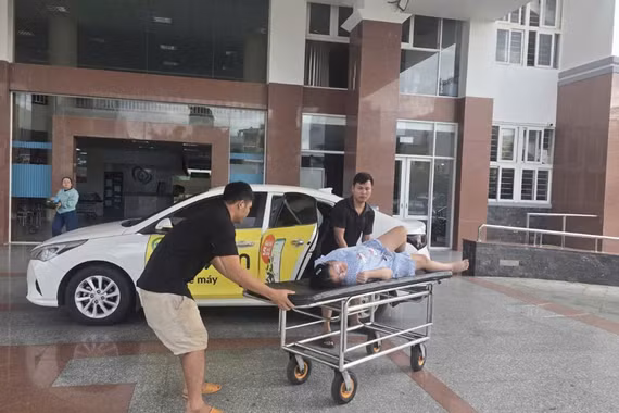 Gia Lai: Cảnh sát giao thông kịp thời mở đường đưa sản phụ đến bệnh viện cấp cứu