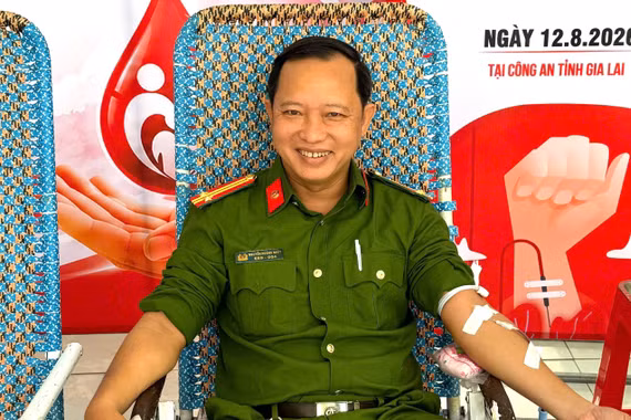 Trung tá Nguyễn Hoàng Nhật 15 lần hiến máu cứu người