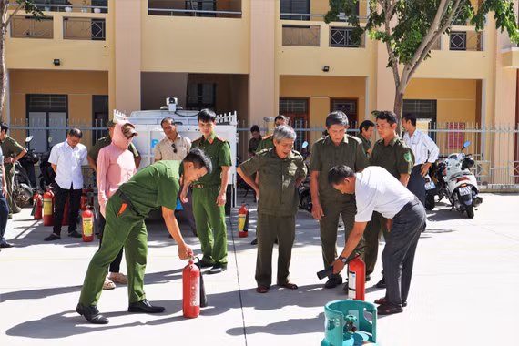 Ra mắt mô hình “Tổ liên gia an toàn PCCC” và “Điểm chữa cháy công cộng” tại Phường Quy Nhơn Nam 