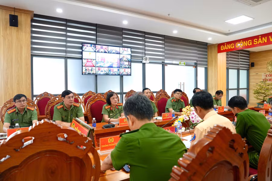 hoi-nghi-truc-tuyen-cua-bo-ca-ve-dam-bao-an-toan-cho-bau-cu-2.jpg