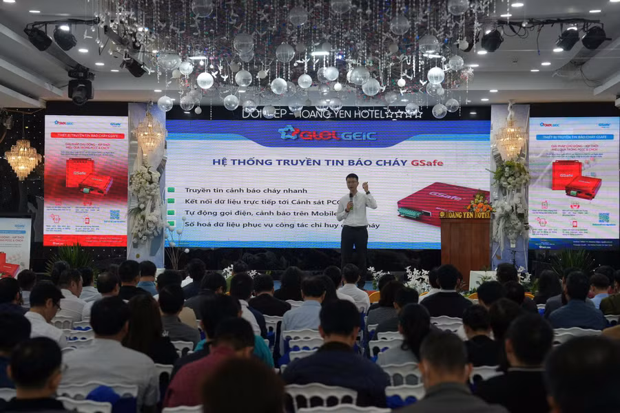 hoi-nghi-tuyen-truyen-khai-bao-lap-dat-thiet-bi-truyen-tin-bao-chay-3.jpg