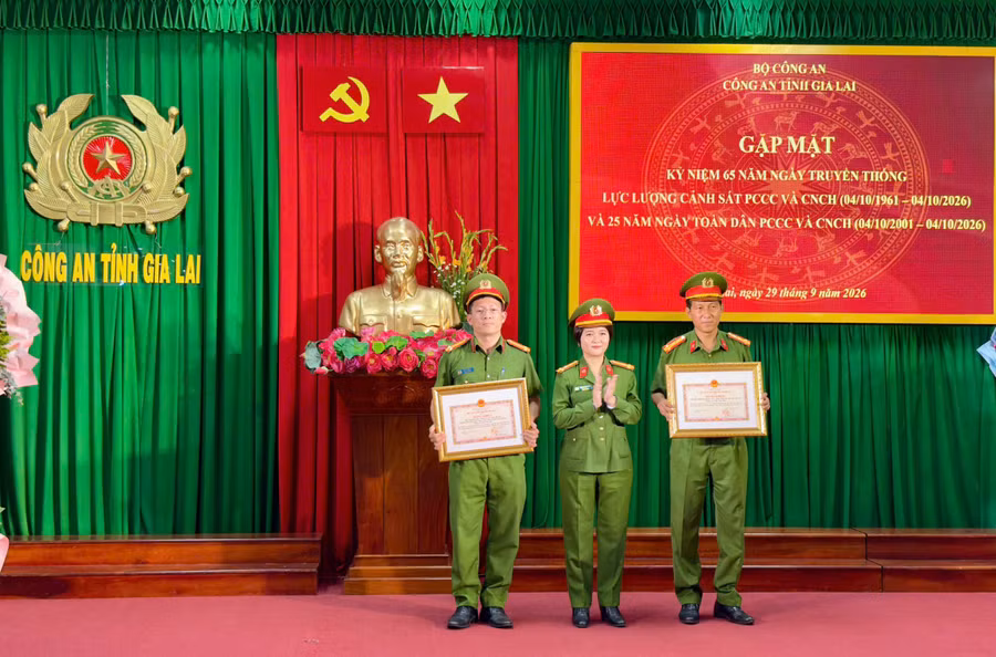 gia-lai-gap-mat-ky-niem-65-nam-ngay-truyen-thong-luc-luong-canh-sat-pccc-va-cnch-2.jpg