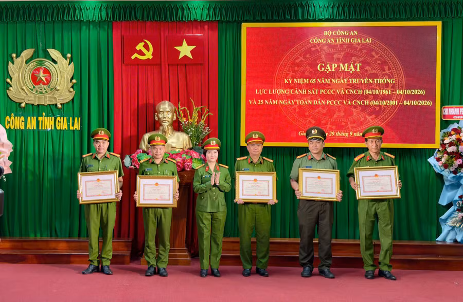 gia-lai-gap-mat-ky-niem-65-nam-ngay-truyen-thong-luc-luong-canh-sat-pccc-va-cnch-3.jpg