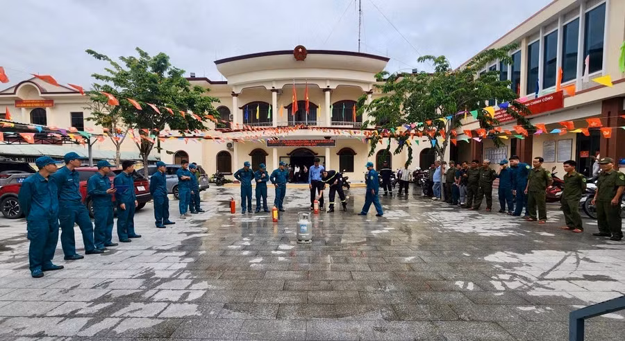 huan-luyen-nghiep-vu-pccc-cnch-cho-luc-luong-dan-phong.jpg