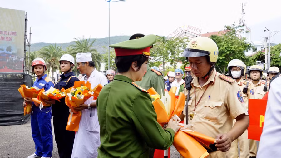 gia-lai-thuc-tap-phuong-an-chua-chay-cnch-voi-hon-300-nguoi-tham-gia2.jpg