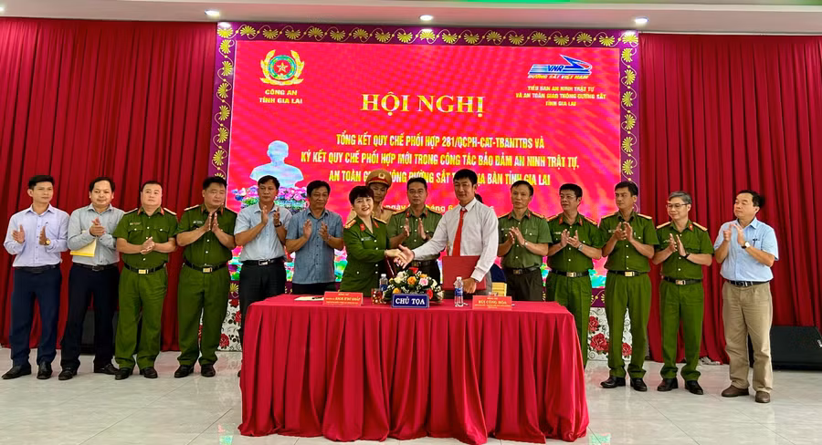 tang-cuong-phoi-hop-bao-dam-an-toan-giao-thong-duong-sat-1.jpg