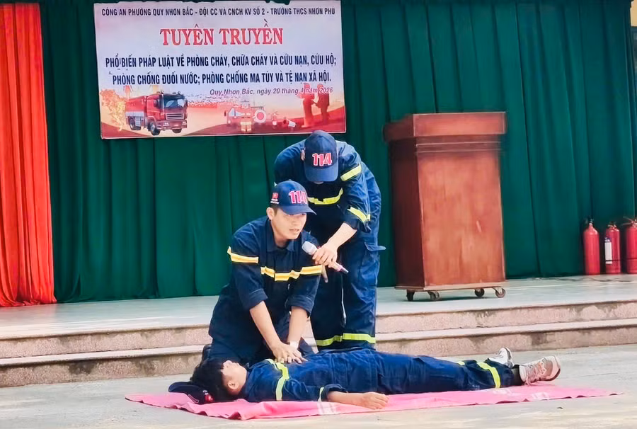 gia-lai-tuyen-truyen-ky-nang-phong-chay-phong-chong-duoi-nuoc-cho-hoc-sinh-1.jpg