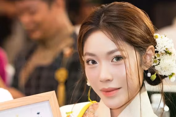 Hoa hậu Việt biết 4 thứ tiếng ra sao sau một năm đăng quang?